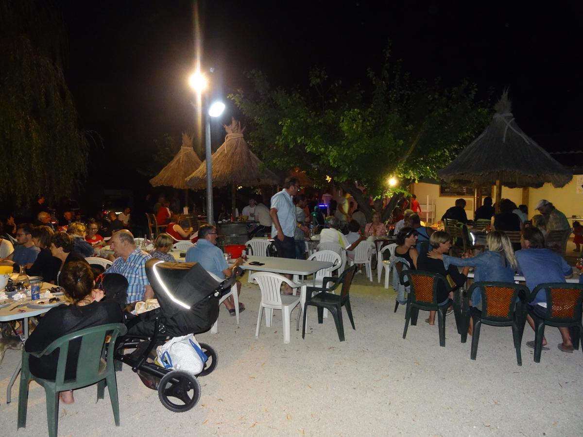 Camping Le Pre Saint-Andre Souvignargues Buitenkant foto