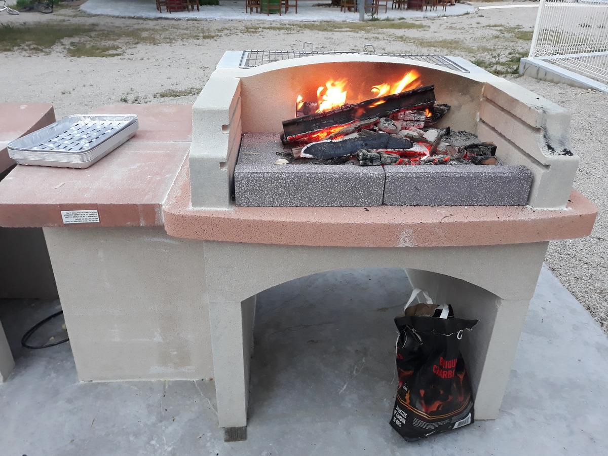 Camping Le Pre Saint-Andre Souvignargues Buitenkant foto