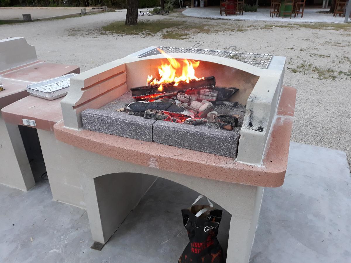 Camping Le Pre Saint-Andre Souvignargues Buitenkant foto