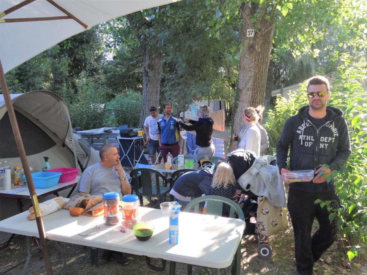 Camping Le Pre Saint-Andre Souvignargues Buitenkant foto